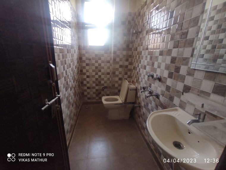 Bathroom, neb sarai 1 Bedroom 450 Sq.Ft. Builder Floor In Neb Sarai Delhi 10453540