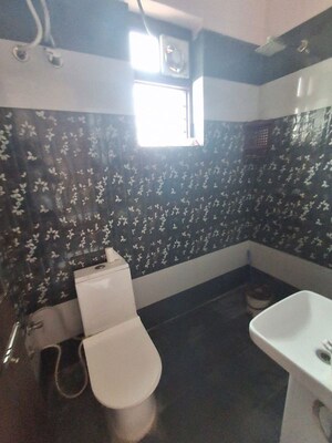 Team Area in 2 BHK Builder Floor at New Professor Colony – for Rent