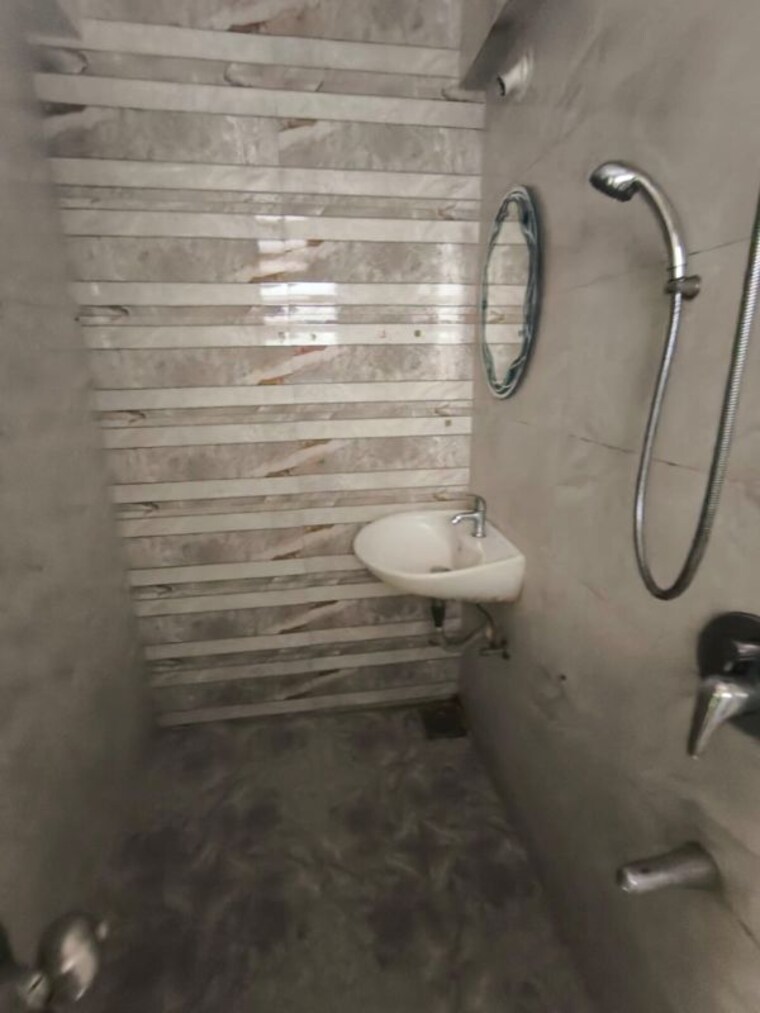 Bathroom, naupada 2 Bedroom 750 Sq.Ft. Apartment In Naupada Thane 10453558