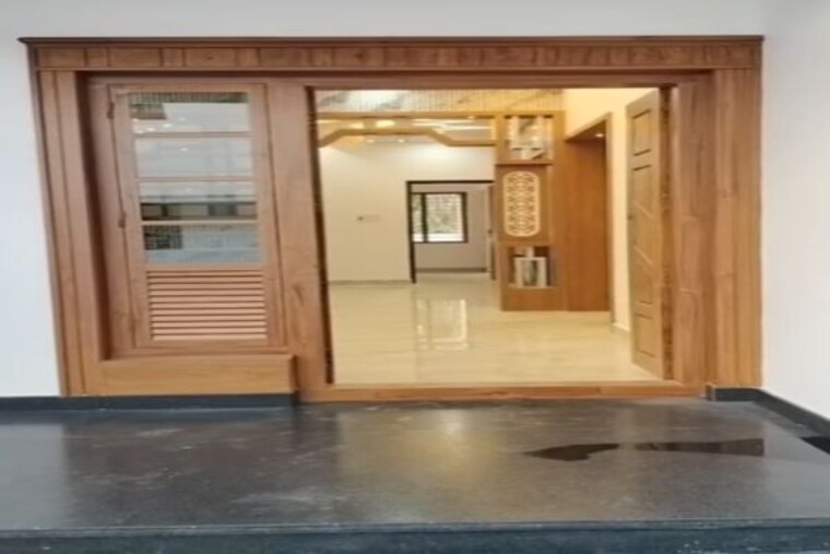 Parking, mannuthy 4 Bedroom 2200 Sq.Ft. Independent House In Mannuthy Thrissur 10453571