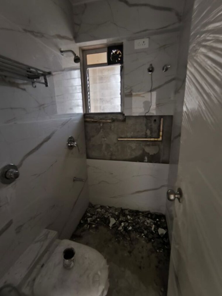 Bathroom, yash-satyaneelayam-chs 2 Bedroom 700 Sq.Ft. Apartment In Naupada Thane 10453597