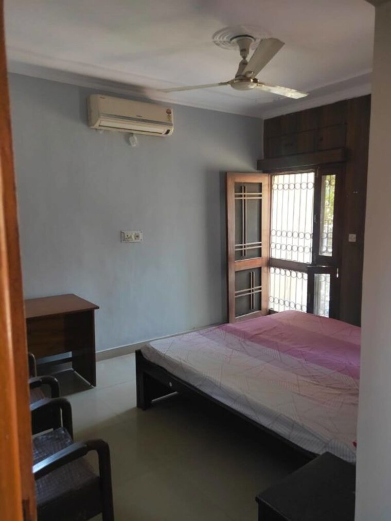 Bedroom, vasant kunj 2 Bedroom 1100 Sq.Ft. Apartment In Vasant Kunj Delhi 10453585