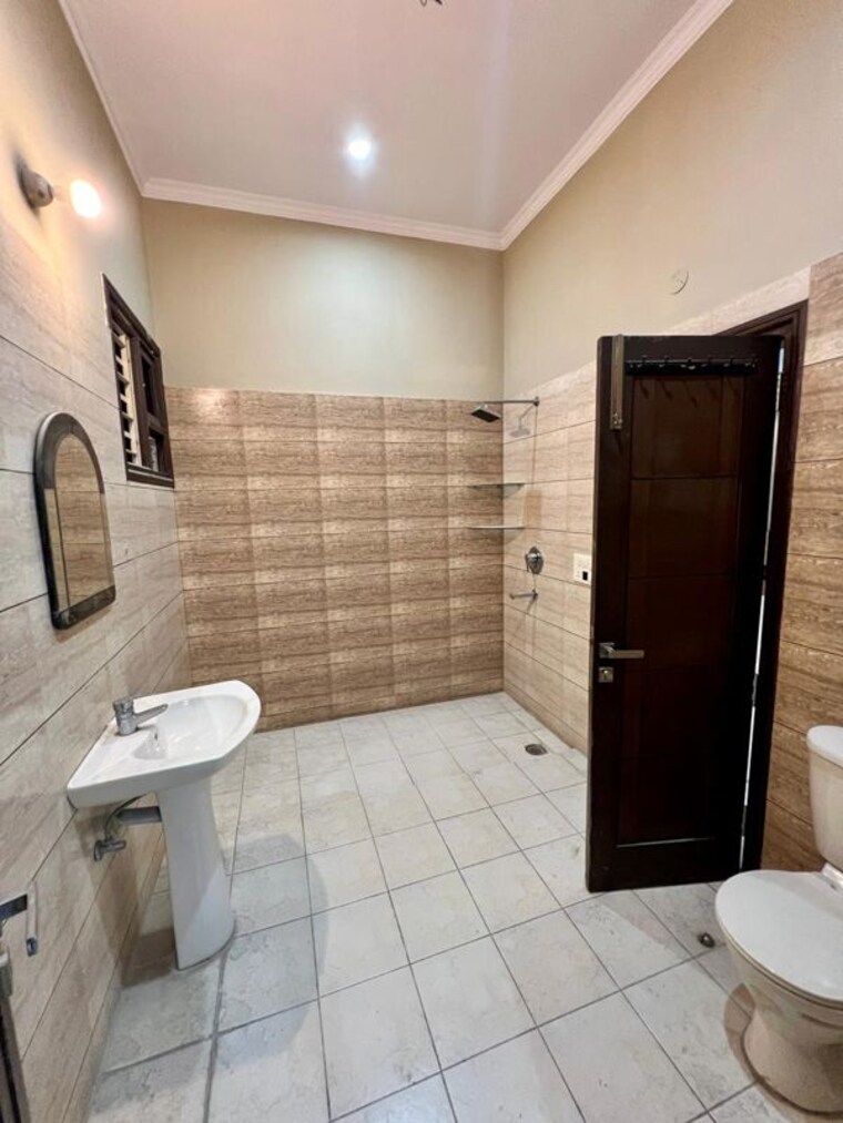 Bathroom, barewal awana 2 Bedroom 150 Sq.Yd. Builder Floor In Barewal Awana Ludhiana 10453610