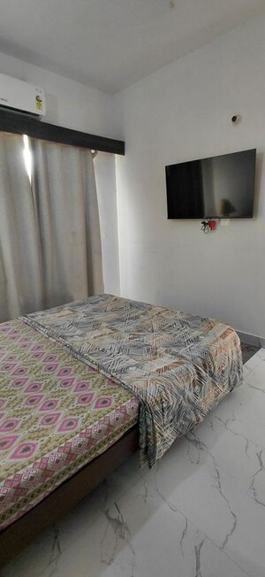 Bedroom in Studio Apartment at Earthcon Casa Grande II, Chi V Greater Noida – for Rent