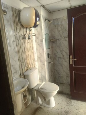 Bathroom in 4 BHK Apartment at Amrapali Silicon City, Sector 76 – for Rent