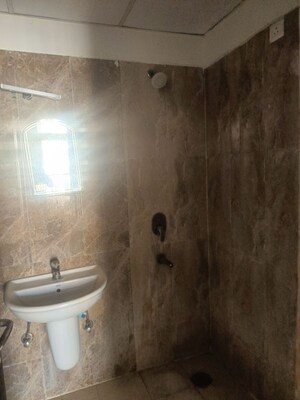 Bathroom in 4 BHK Apartment at Amrapali Silicon City, Sector 76 – for Rent