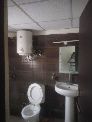 Bathroom in 3 BHK Apartment at Amrapali Silicon City, Sector 76 – for Rent