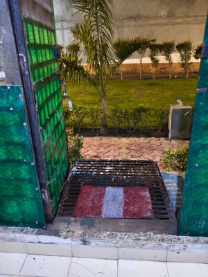 Swimming Pool in 3 BHK Apartment at Amrapali Silicon City, Sector 76 – for Rent