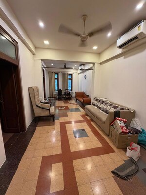 2 BHK Apartment For Rent in Colaba