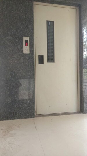 Room in 3 BHK Apartment at Green Planet Society, Omkar Nagar – for Rent