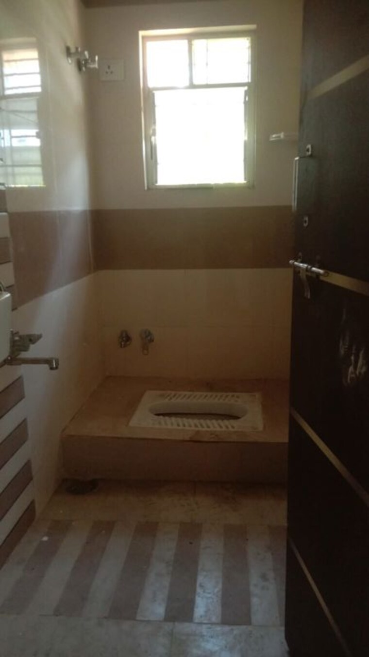 Bathroom, green-planet-society 3 Bedroom 1700 Sq.Ft. Apartment In Omkar Nagar Nagpur 10453680