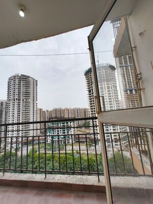 3 BHK Apartment – Exterior View View at Amrapali Silicon City, Sector 76 - for Rent