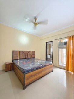 3 BHK + Servant Room Apartment For Rent in Amrapali Silicon City