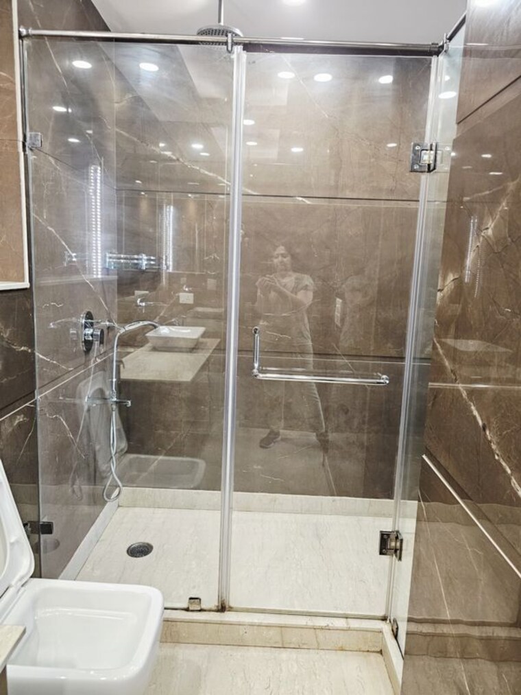 Bathroom, saket 4 Bedroom 300 Sq.Yd. Builder Floor In Saket Delhi 10453681