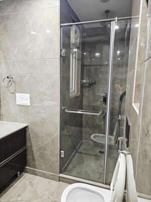 Furnished Amenities in 4 BHK Builder Floor at Saket – for Rent