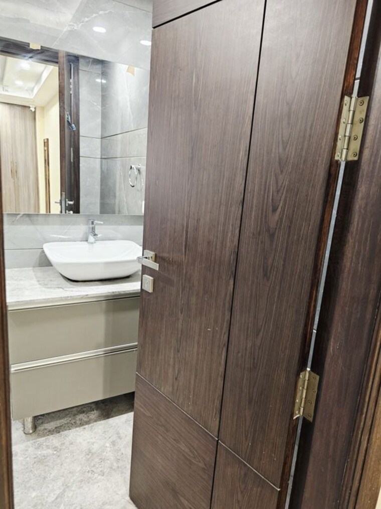 Bathroom, saket 4 Bedroom 300 Sq.Yd. Builder Floor In Saket Delhi 10453681