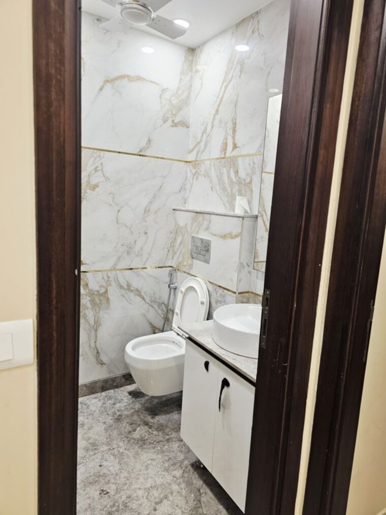 Bathroom, saket 4 Bedroom 300 Sq.Yd. Builder Floor In Saket Delhi 10453681