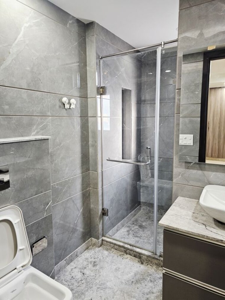 Bathroom, saket 4 Bedroom 300 Sq.Yd. Builder Floor In Saket Delhi 10453681