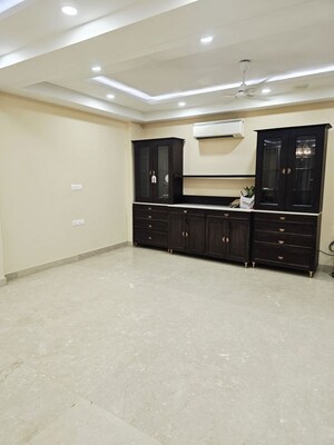 Room in 4 BHK Builder Floor at Saket – for Rent