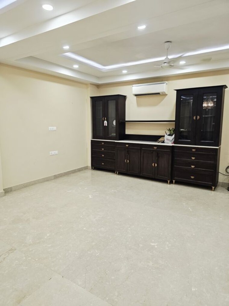 Room, saket 4 Bedroom 300 Sq.Yd. Builder Floor In Saket Delhi 10453681