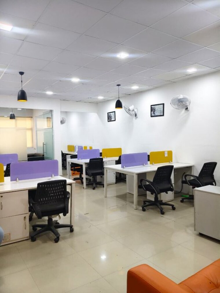 Team Area, sector 63 Commercial Office Space 1000 Sq.Ft. In Sector 63 Noida 10453101