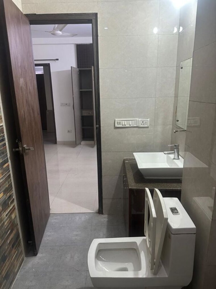 Bathroom, vipul-world-plots 3 Bedroom 1900 Sq.Ft. Builder Floor In Sector 48 Gurgaon 10453712