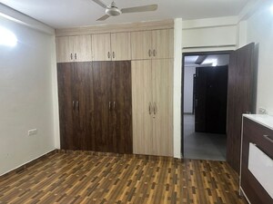 Bedroom in 3 BHK Builder Floor at Vipul World Plots, Sector 48 – for Rent