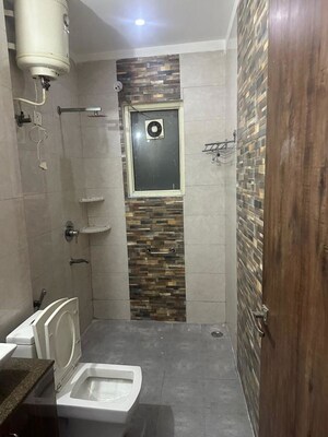 Bathroom in 3 BHK Builder Floor at Vipul World Plots, Sector 48 – for Rent