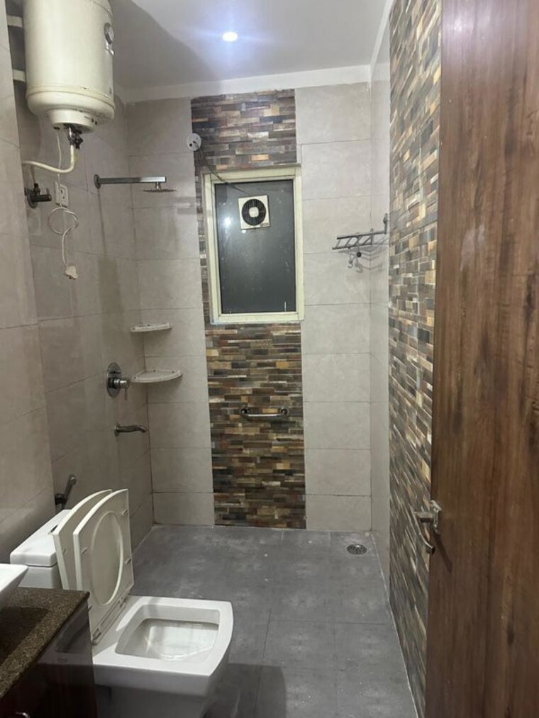 Bathroom, vipul-world-plots 3 Bedroom 1900 Sq.Ft. Builder Floor In Sector 48 Gurgaon 10453712
