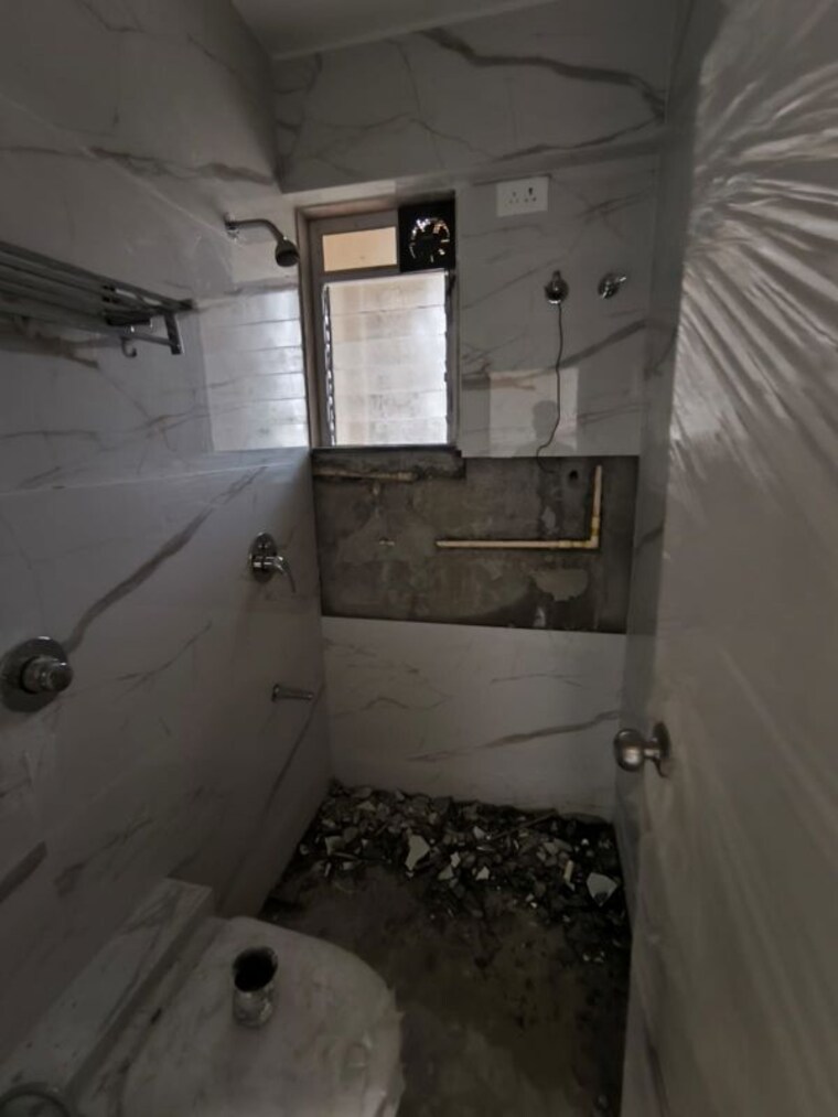Bathroom, yash-satyaneelayam-chs 2 Bedroom 700 Sq.Ft. Apartment In Naupada Thane 10453714