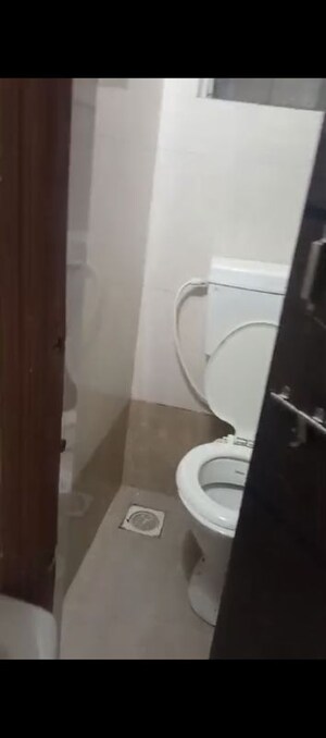 Bathroom in 1 BHK Apartment at Mukund Nagar – for Rent