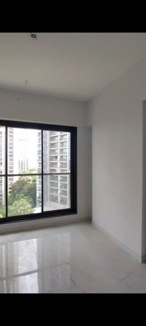 Room in 2 BHK Apartment at Goregaon East – for Rent