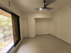 Room in 2 BHK Apartment at Yash Satyaneelayam CHS, Naupada – for Rent