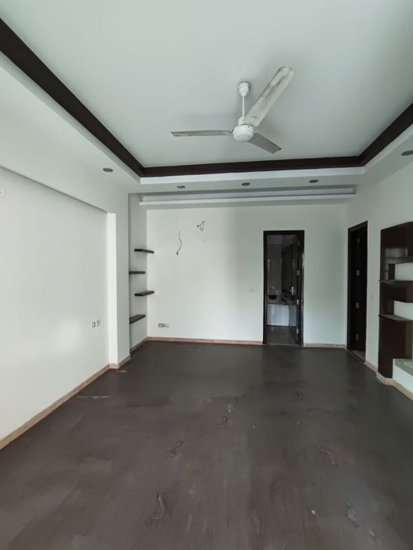 3 BHK + Pooja Room,Servant Room 1500 Sq.Ft. Builder Floor in Meffier Golden Park