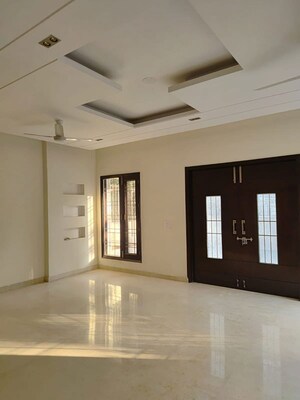 Room in 3 BHK Builder Floor at Meffier Golden Park, Sohna Sector 4 – for Sale