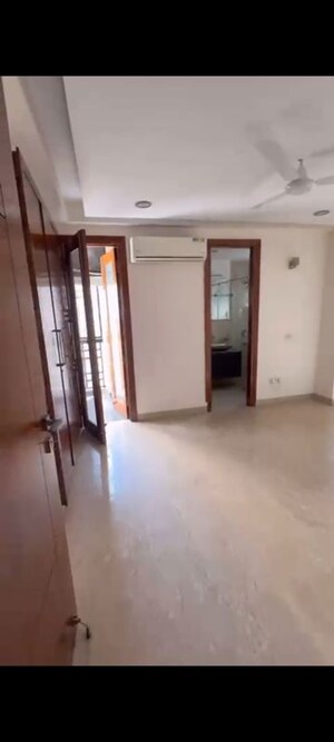 Room in 3 BHK Builder Floor at Sarvodaya Enclave – for Rent