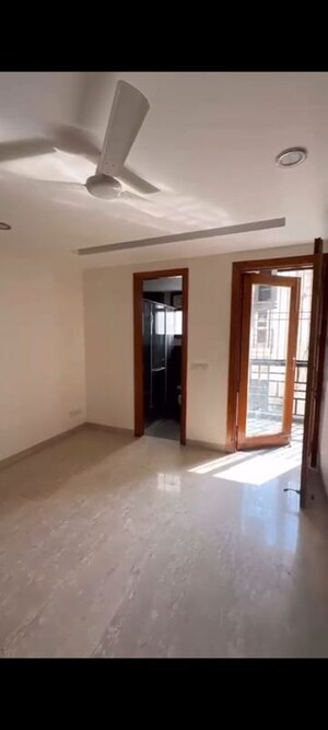 Room in 3 BHK Builder Floor at Sarvodaya Enclave – for Rent