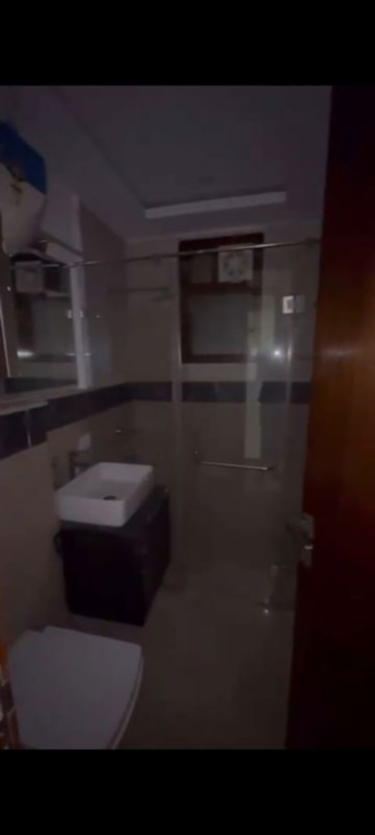 Bathroom, sarvodaya enclave 3 Bedroom 200 Sq.Yd. Builder Floor In Sarvodaya Enclave Delhi 10453733