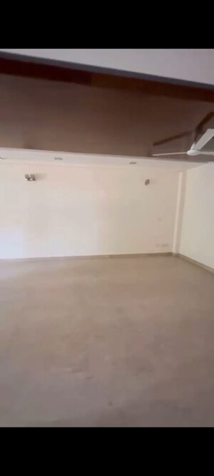 Room in 3 BHK Builder Floor at Sarvodaya Enclave – for Rent