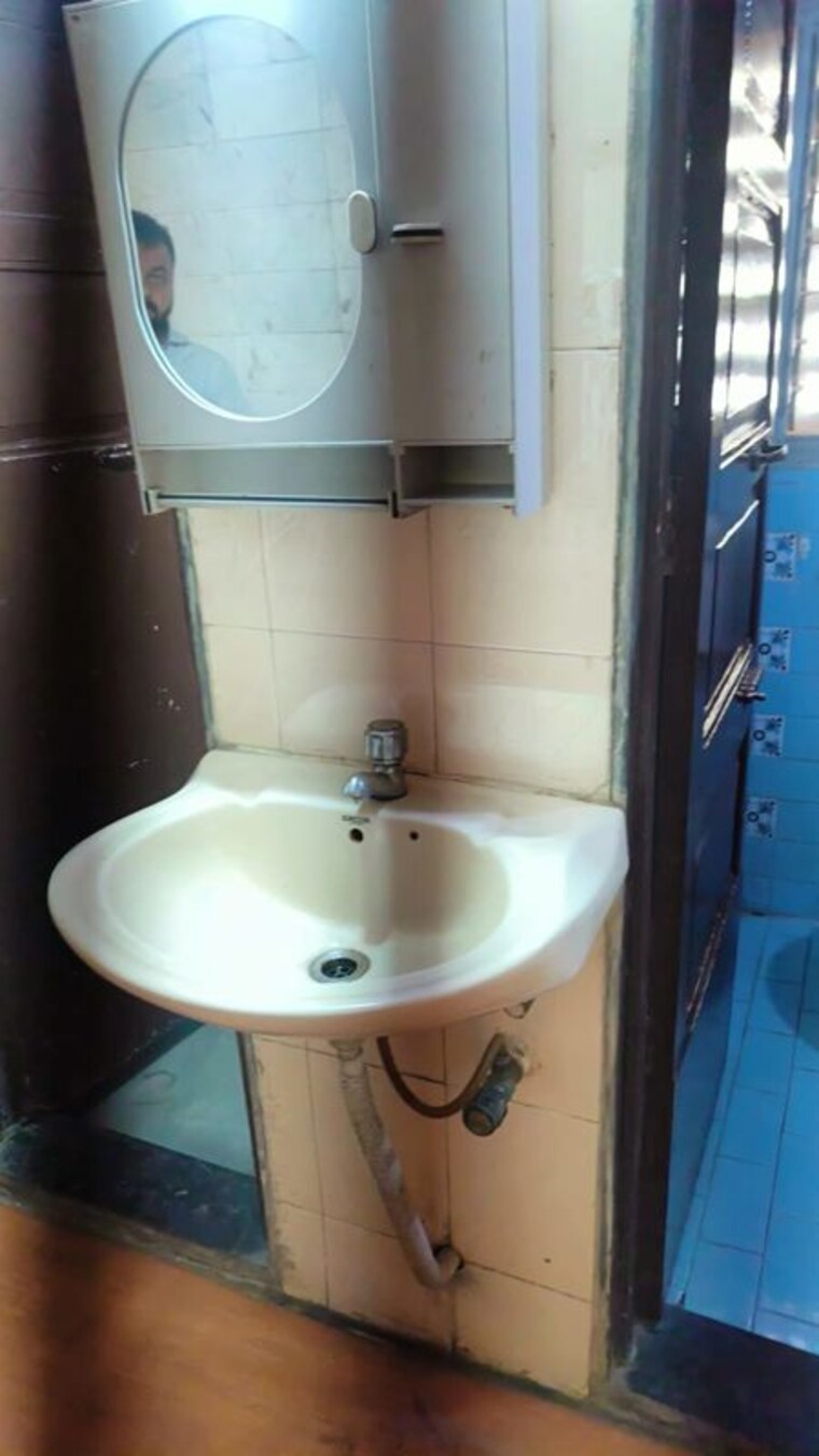 Bathroom, rainbow-view-chs 1 Bedroom 500 Sq.Ft. Apartment In Santacruz East Mumbai 10453756