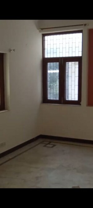 Room in 3 BHK Builder Floor at Sarvodaya Enclave – for Rent