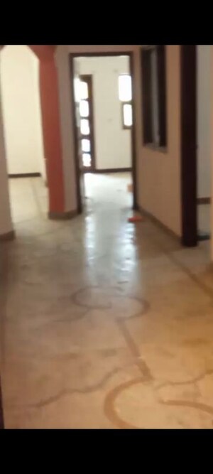 Room in 3 BHK Builder Floor at Sarvodaya Enclave – for Rent