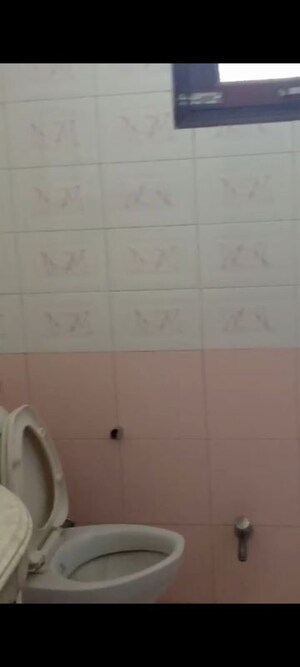 Furnished Amenities in 3 BHK Builder Floor at Sarvodaya Enclave – for Rent