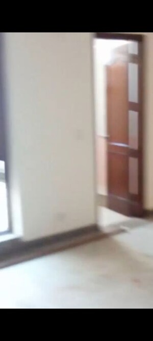 Room in 3 BHK Builder Floor at Sarvodaya Enclave – for Rent