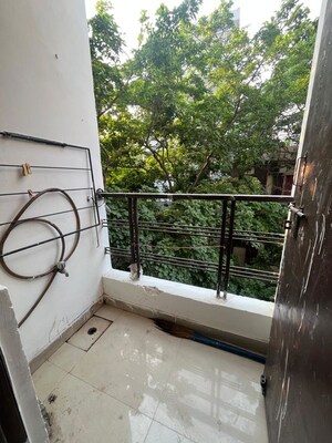 Balcony in 1 BHK Builder Floor at DLF City Phase IV, Dlf Phase iv – for Rent