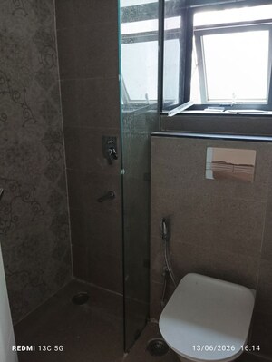 Bathroom in 3 BHK Apartment at Signature Global City 63A, Sector 63a – for Rent