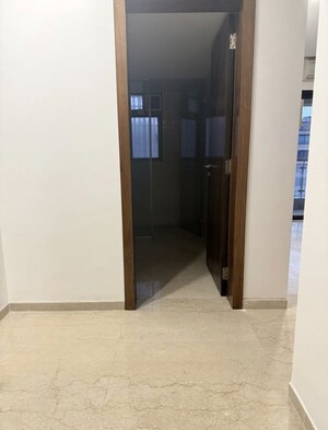 Room in 4 BHK Apartment at Sunteck Signia Pearl, Bandra Kurla Complex – for Rent