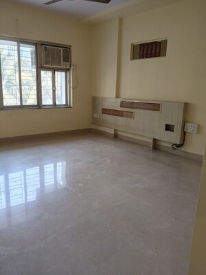 Room in 2.5 BHK Apartment at Oberoi Realty Springs, Andheri West – for Rent