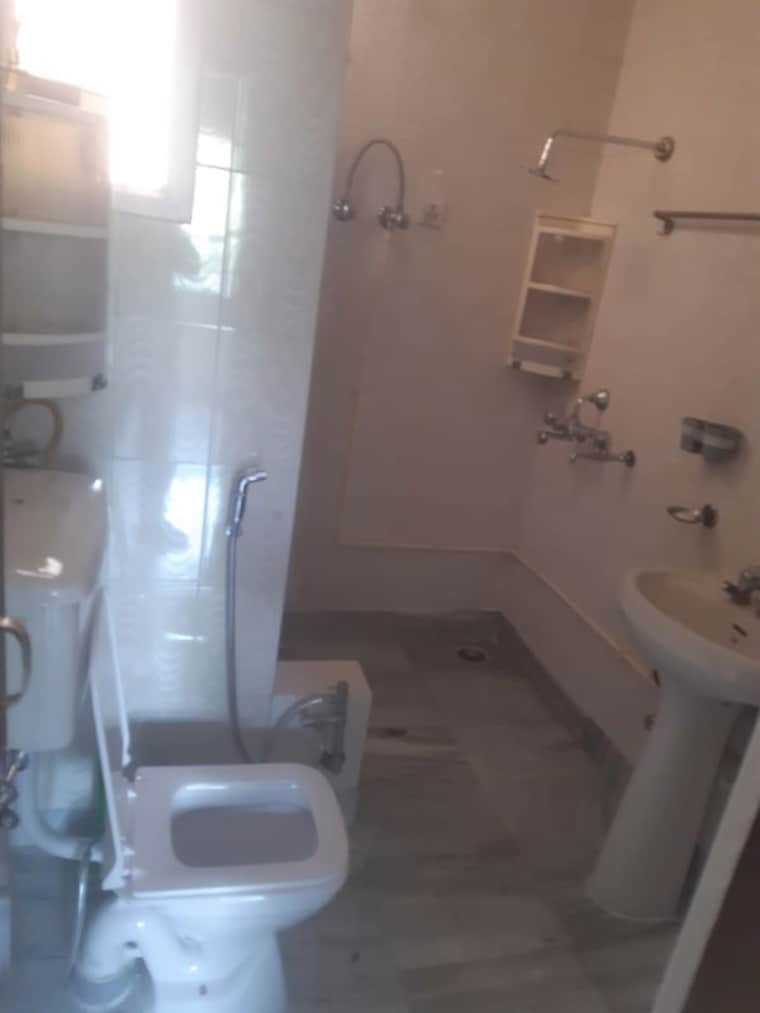 Bathroom, sector 51 3 Bedroom 1500 Sq.Ft. Builder Floor In Sector 51 Chandigarh 10453862