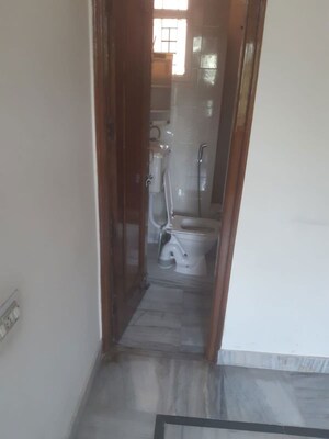 Building Lobby in 3 BHK Builder Floor at Sector 51 – for Rent